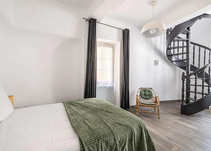 La Maison Du Suquet Duplex Avec Terrasse En Plein Centre Cannes